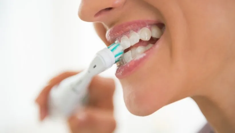 Diş sağlığında yapılan en büyük hata! Kullandığınız diş fırçasını...