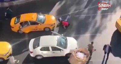 İki taksicinin tekmeli yumruklu müşteri kavgası kamerada | Video