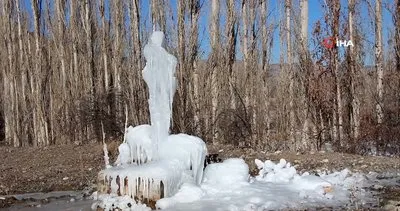 Erzurum’da soğuktan patlayan çeşmede ortaya buzdan heykel çıktı | Video