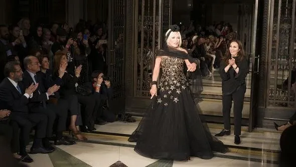 Ajda Pekkan, Londra Moda Haftası'na damga vurdu