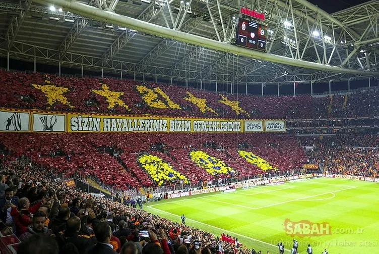Galatasaray taraftarlarından dev derbi koreografisi
