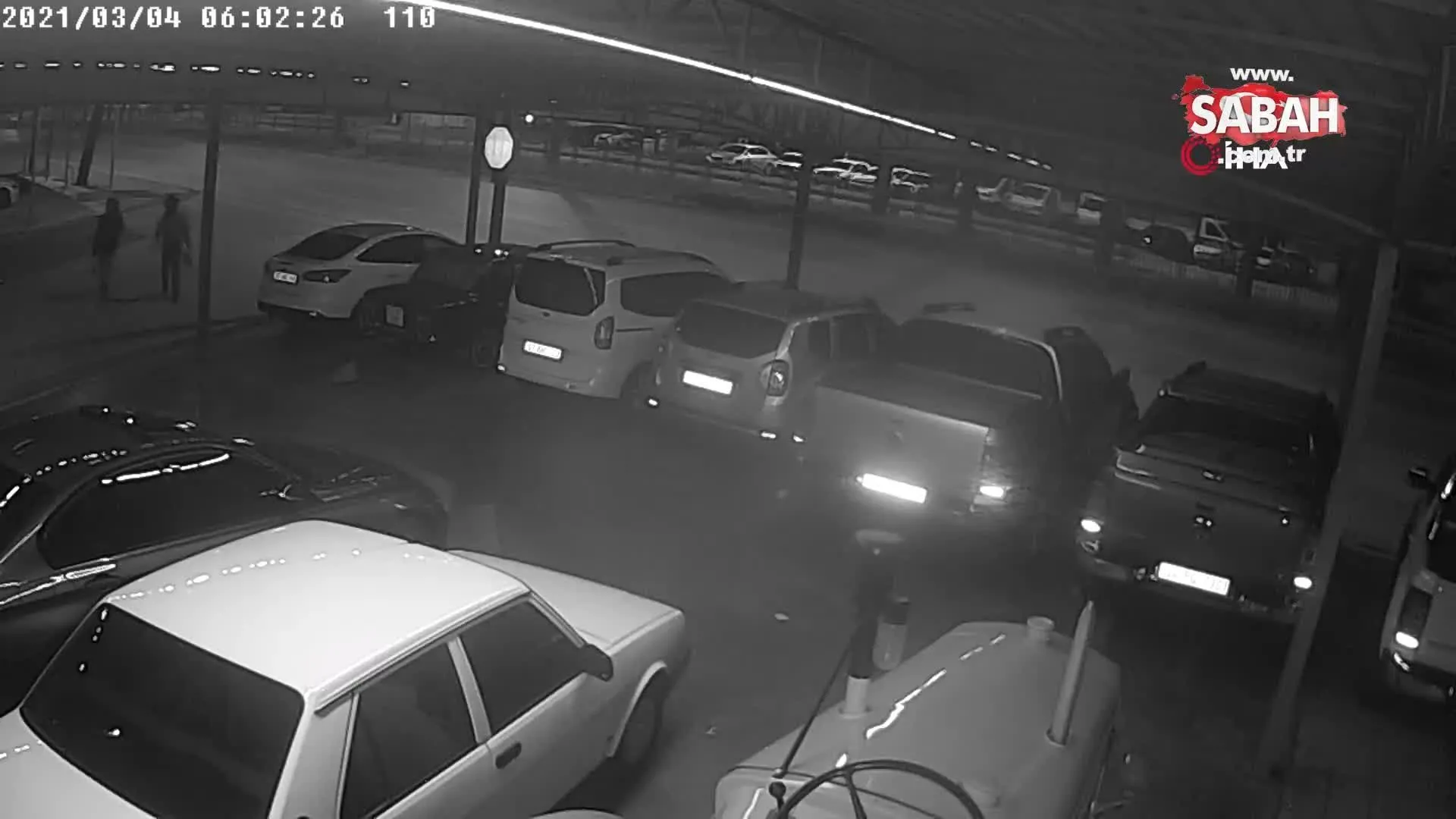 kaskli kundakcilar galerideki luks araclari boyle yakti video