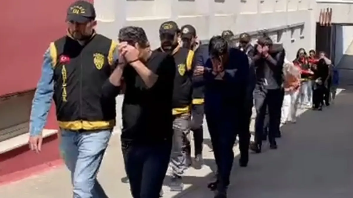 Masaj salonlarına fuhuş operasyonu