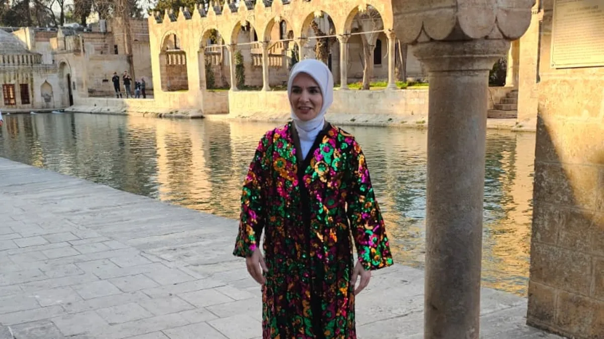 Bakan Mahinur Özdemir Göktaş’tan Balıklıgöl ziyareti Bakan Mahinur Özdemir Göktaş’tan Balıklıgöl ziyareti