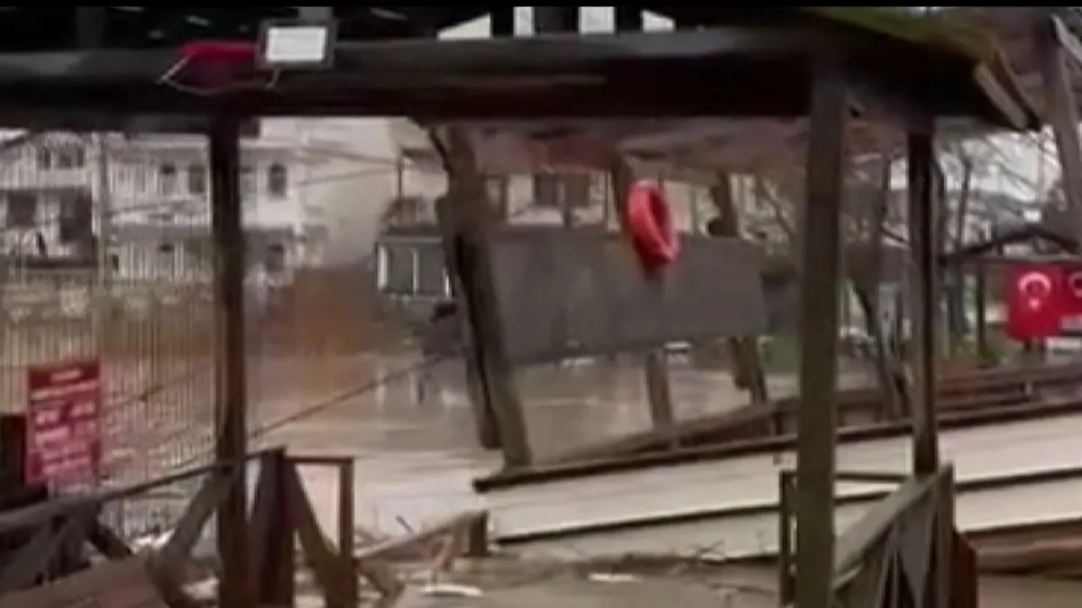 Şile'de sağanak su baskınlarına neden oldu