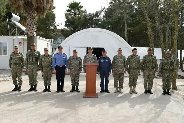 Genelkurmay Başkanı Hulusi Akar Irak sınırında birlikleri denetledi