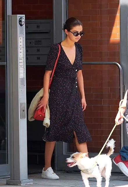 Selena Gomez, sokak stiliyle hayran bıraktı!
