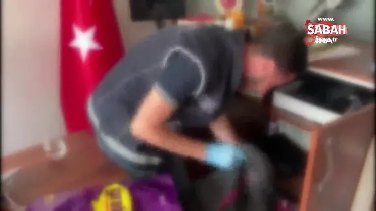 Sahte evrakla yabancılara 'oturma izni' düzenleyen şirkete operasyon | Video