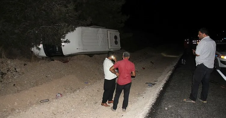 Adana’da yolcu minibüsü devrildi: 7 yaralı!