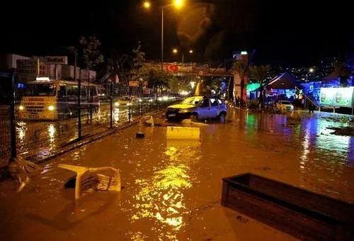 Bodrum'u sel vurdu