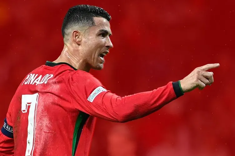 SON DAKİKA SPOR HABERİ: Cristiano Ronaldo, Polonya karşısında şov yaptı! Koşar adım hedefe ilerliyor...