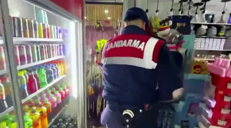 Market rafında şok görüntü: Yiyecek yerine bakın ne çıktı!