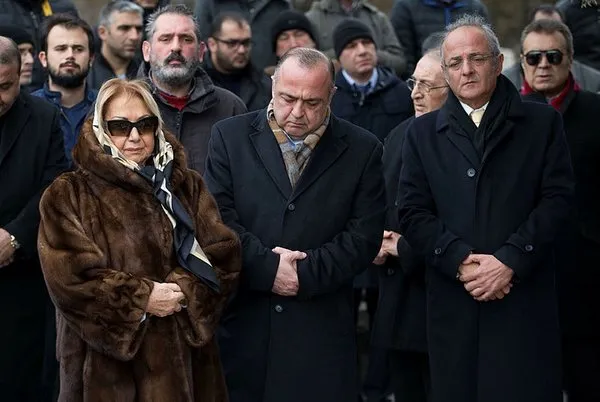 İlhan Cavcav'ın mezarı başında duygusal anlar