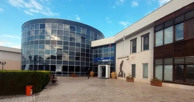 Menemen’de kader günü...  Belediye Başkanı Serdar Aksoy yolsuzluktan tutuklanmıştı...