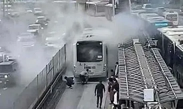 SON DAKİKA... İstanbul Sefaköy durağında metrobüs yangını! #istanbul