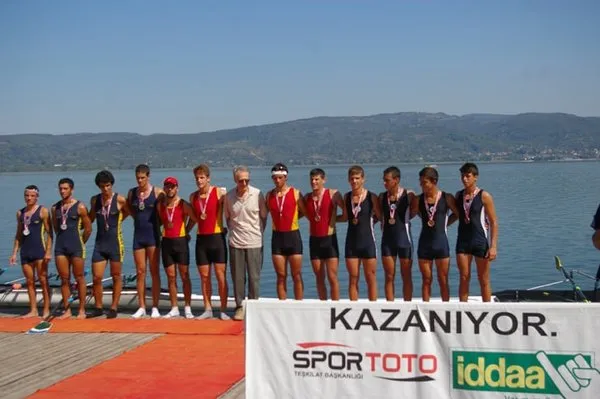 Fethiye kürek takımı Türkiye üçüncüsü oldu