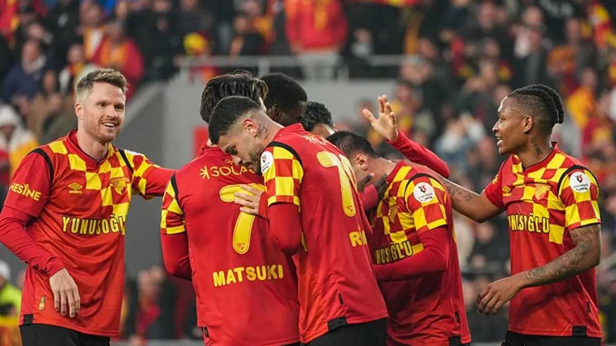 Göztepe, evinde Çaykur Rizespor’u 3 golle devirdi! Göztepe, evinde Çaykur Rizespor’u 3 golle devirdi!