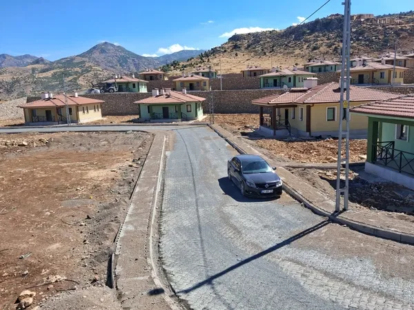 palu-baltasi-koyunde-36-deprem-konutu-hak-sahiplerine-teslim-edildi-1790256676747.jpg