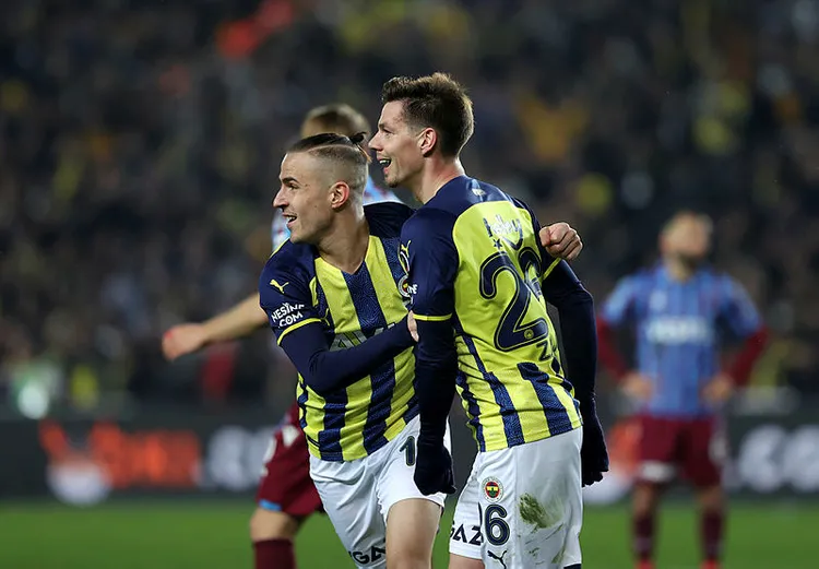 fenerbahce-ismail-kartalla-beraber-cikisa-gecti-kartalin-fenerbahceye-etkisi-1647851744417.jpg