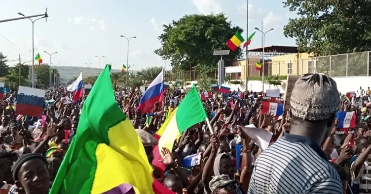 Mali’de Fransa karşıtları sokağa indi