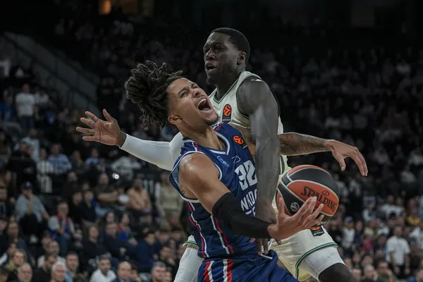 anadolu-efes-panathinaikosu-farkli-gecti-1793390403411.jpg