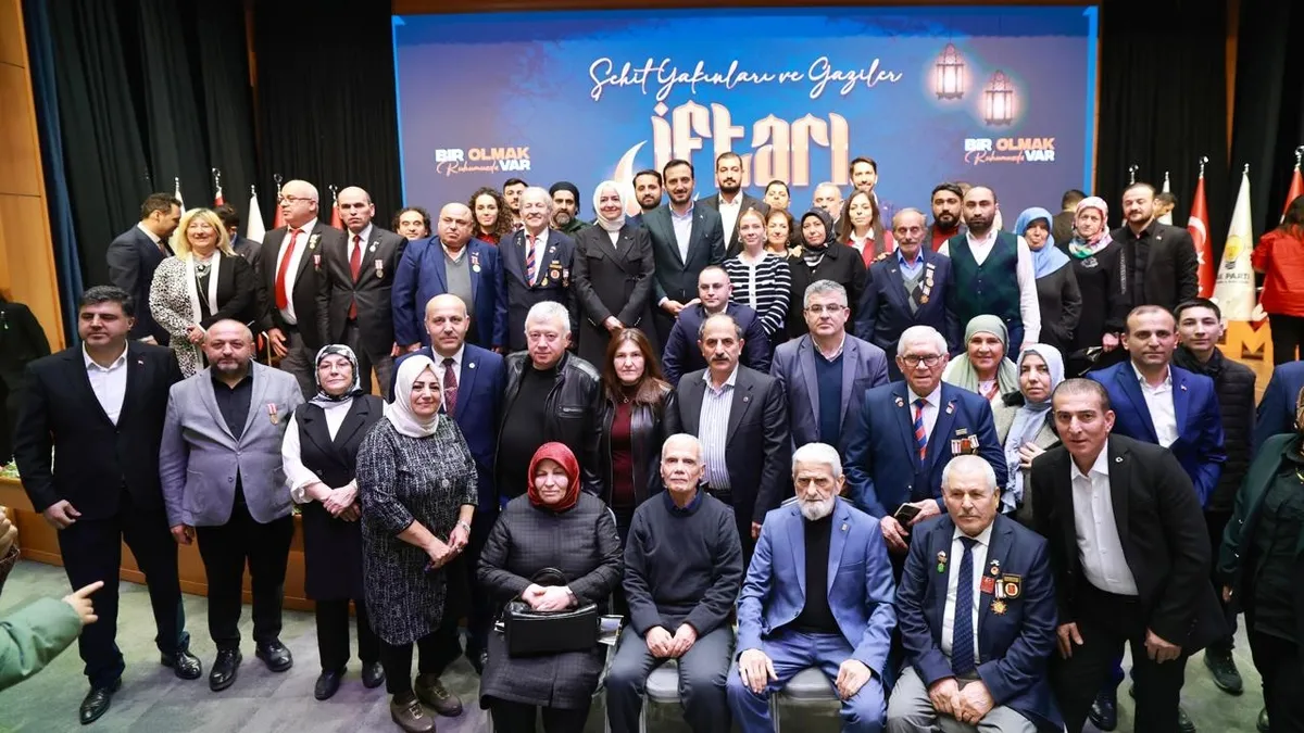 AK Parti İstanbul İl Başkanlığı’nda şehit aileleri ve gaziler ile iftar yapıldı AK Parti İstanbul İl Başkanlığı’nda şehit aileleri ve gaziler ile iftar yapıldı