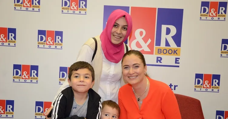 Önce imza günü sonra dost buluşması