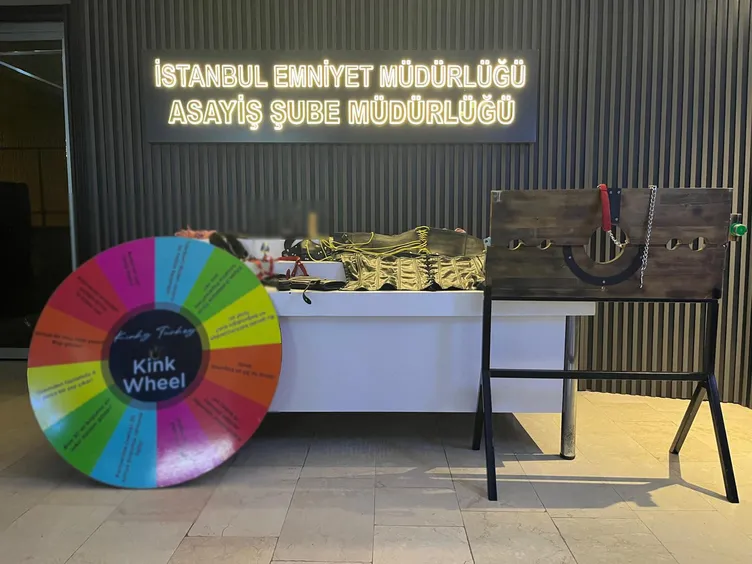 SON DAKİKA… İstanbul Kadıköy’de kafesli kırbaçlı sapkın parti: Adreste ele geçirilenler şaşkına çevirdi!