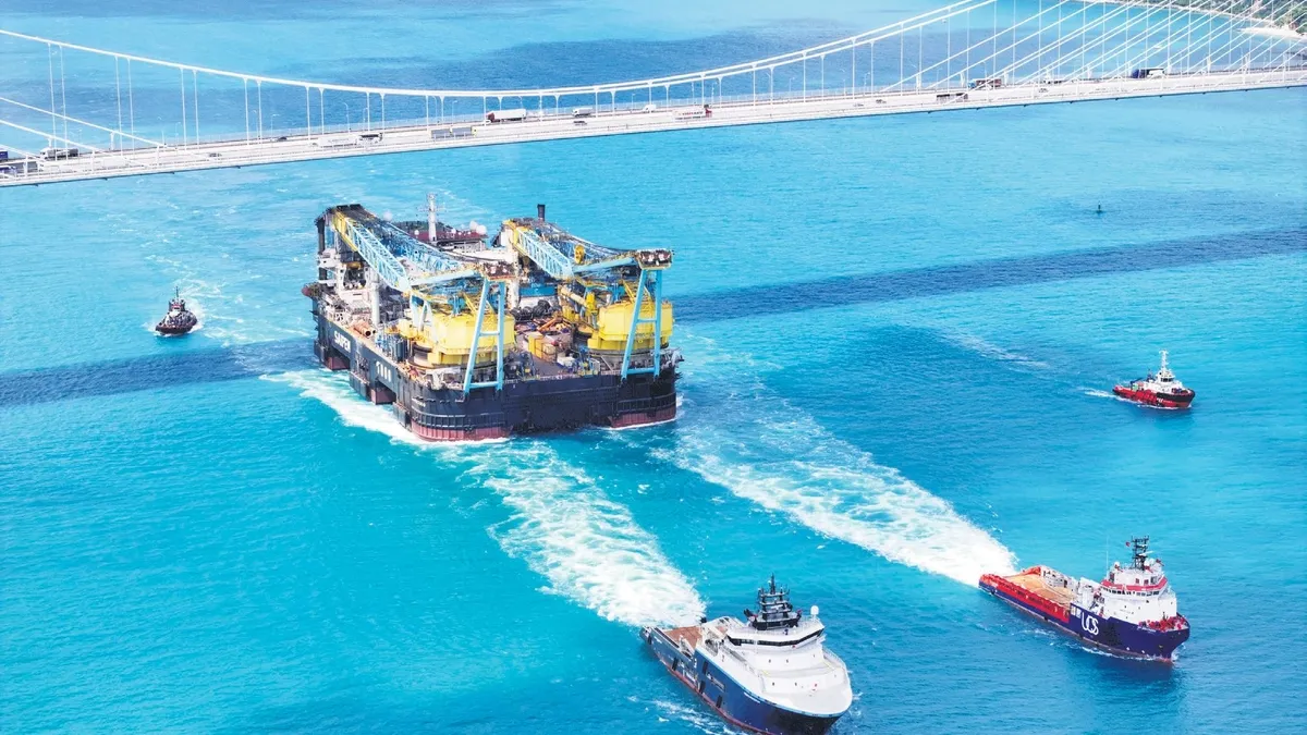 Boğaz’da vinç trafiği