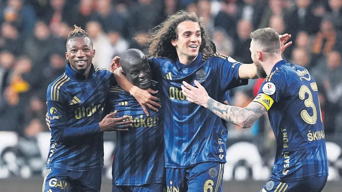 Dört koldan zirveyi kuşattı