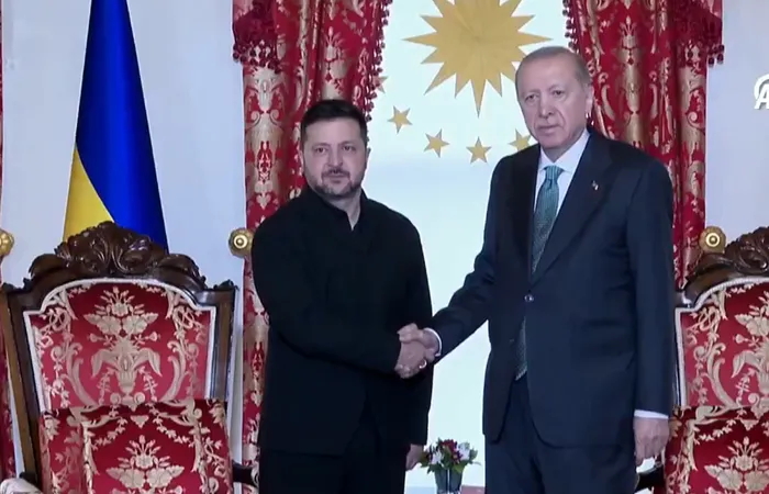 ukrayna-devlet-baskani-volodimir-zelenskiy-istanbula-geldi-baskan-erdogan-ile-dolmabahcede-gorusme-1793454908421.jpg