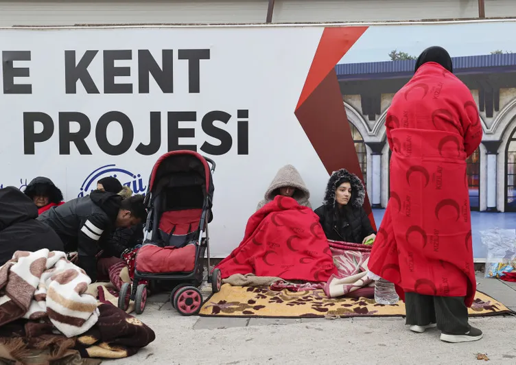 SON DAKİKA: Düzce’de 5,9’luk deprem: Ankara ve İstanbul deprem ile sarsıldı! İşte deprem bölgesinden son haberler