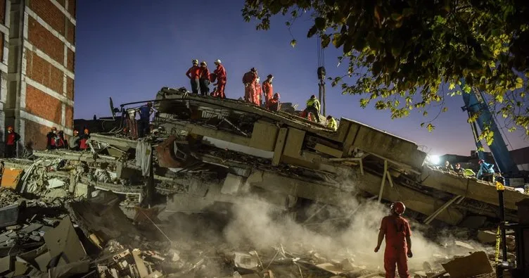 Bakanlık İzmir depreminin izlerini siliyor