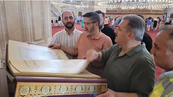erdoganin-selimiyeye-armagan-ettigi-kuran-i-kerim-ziyarete-acildi-1784398079457.jpg