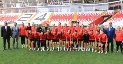 Vali Aydoğdu; Türkiye A milli Kadın Futbol Milli Takım kampını ziyaret etti