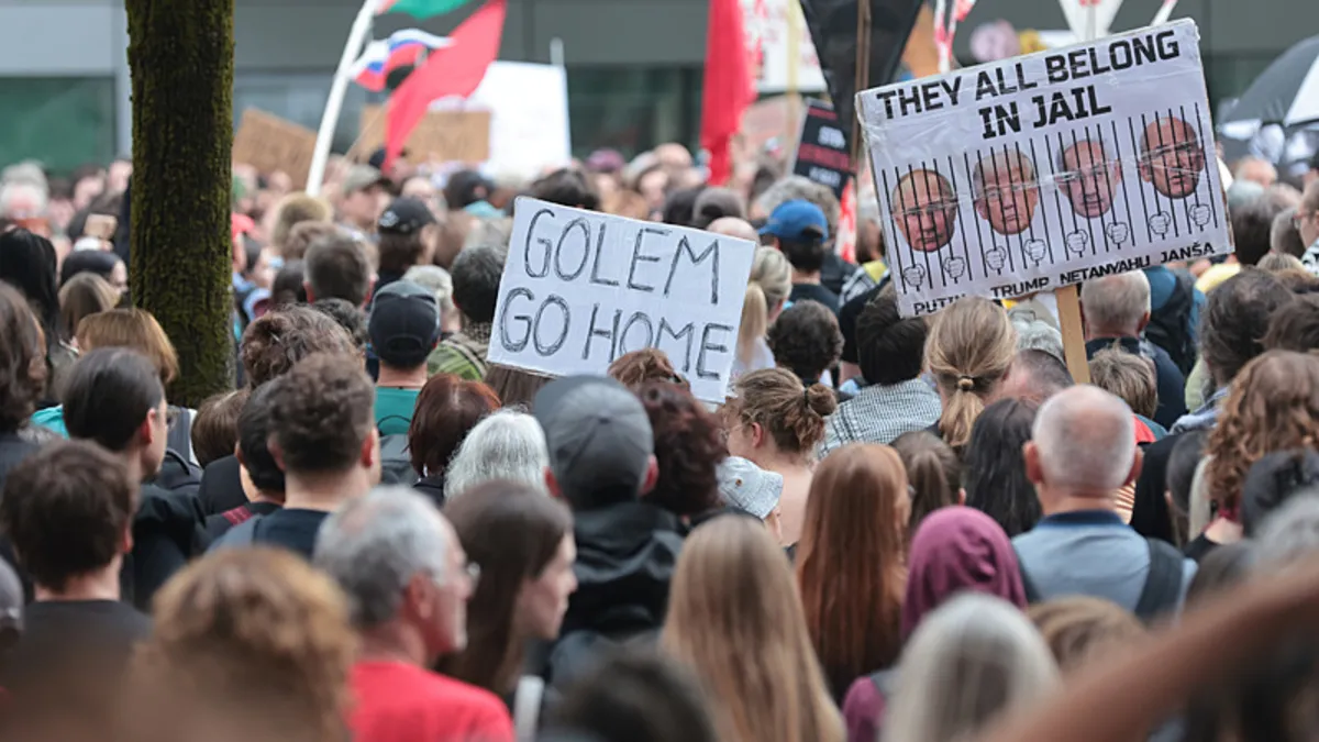 Slovenya'da halk İsrail'e karşı birlik oldu: Büyükelçilik açılmasını protesto ettiler!