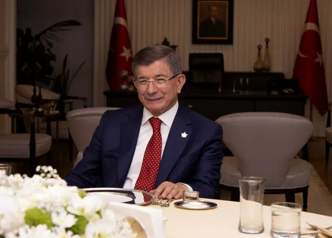 pazarlik-desifre-oldu-chp-son-tercihimdi-demisti-ahmet-davutoglu-iyi-partiden-bakin-kac-vekil-istemis-1691051747281.jpg Pazarlık deşifre oldu! CHP son tercihimdi demişti: Ahmet Davutoğlu İYİ Parti’den bakın kaç vekil istemiş…