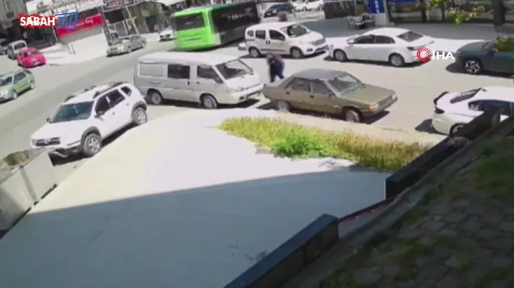 Aracını çalmaya çalışan hırsızı suçüstü yakaladı | Video