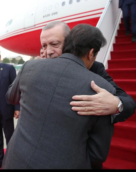 Başkan Erdoğan'a Pakistan'da coşkulu karşılama