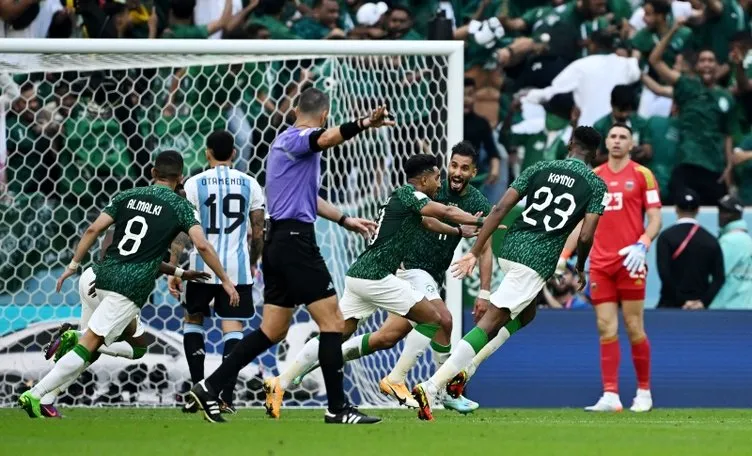 Son dakika haberi... Messi’nin Arjantin’i Katar’da dağıldı! Dünya Kupası’nda 48 yıl sonra bir ilki yaşadılar