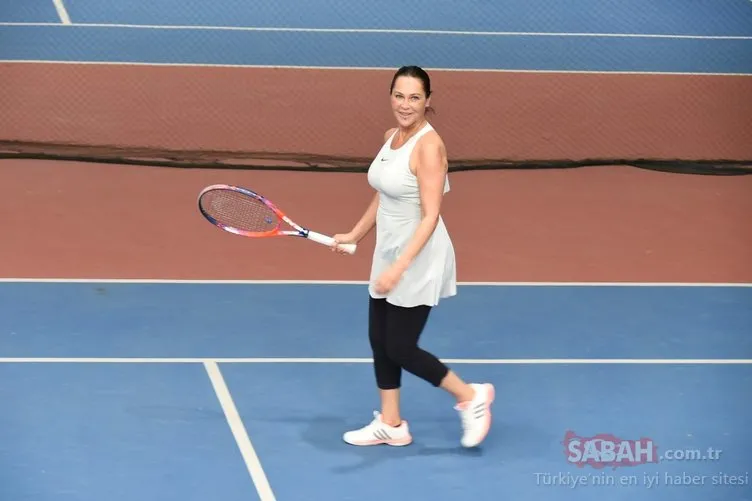 Down sendromlu milli tenisçi Berfin Aşık, Hülya Avşar ile maç yapacak