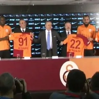 Galatasaray'da yeni transferler imzayı atıyor (Canlı)