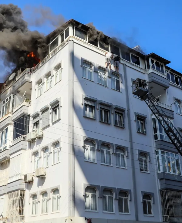 apartmanda-cikan-yanginda-can-pazari-yasandi-1784632219564.jpg
