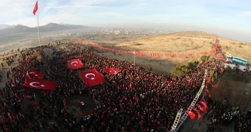 20 bin asker, polis, vatandaş güneş doğarken yürüyüşe geçti