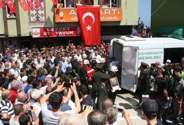 Trabzon şehidini uğurladı