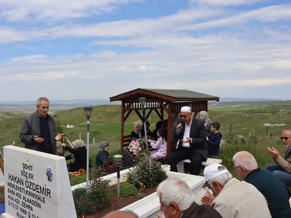 sehit-hakan-ozdemir-sahadetinin-7-yilinda-dualarla-anildi-1778344497992.jpg