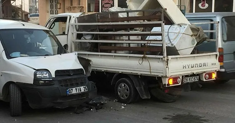 Eskişehir’de kamyonetlerin kazasında 3 kişi yaralandı