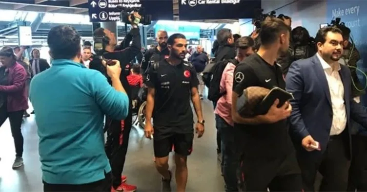 İzlanda'da Milli Takım'a büyük terbiyesizlik! Emre Belözoğlu'na tuvalet fırçası uzattılar