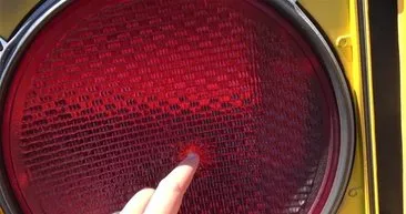 Trafik ışığının içinde ne var?