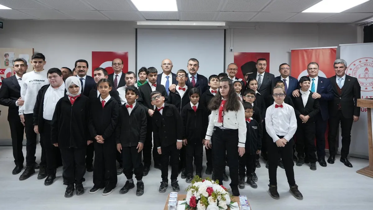 Bakan Tekin Malatya’da görme engelli öğrencilerle bir araya geldi Bakan Tekin Malatya’da görme engelli öğrencilerle bir araya geldi